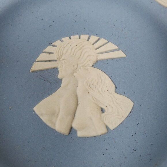 Wedgwood Collectors Society Wellington 4.5" Dish Made in England Limited Edition - Picture 2 of 5